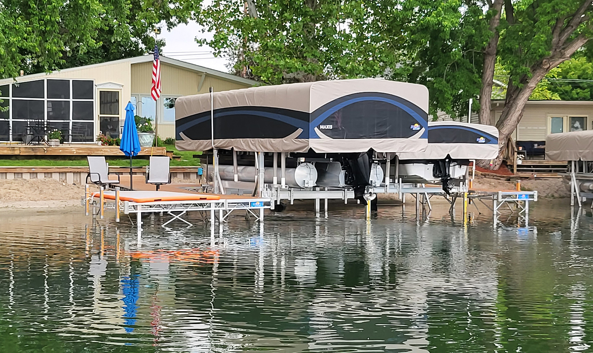 Roll-in dock